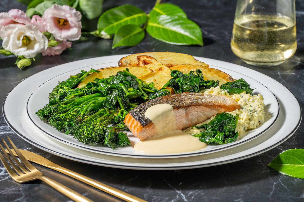 Zalmfilet met hollandaisesaus en broccolini