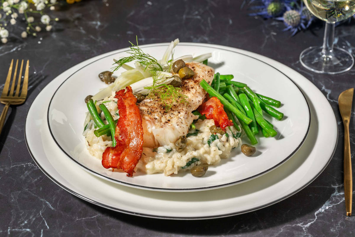 Kabeljauw met knapperig ontbijtspek en romige venkelrisotto