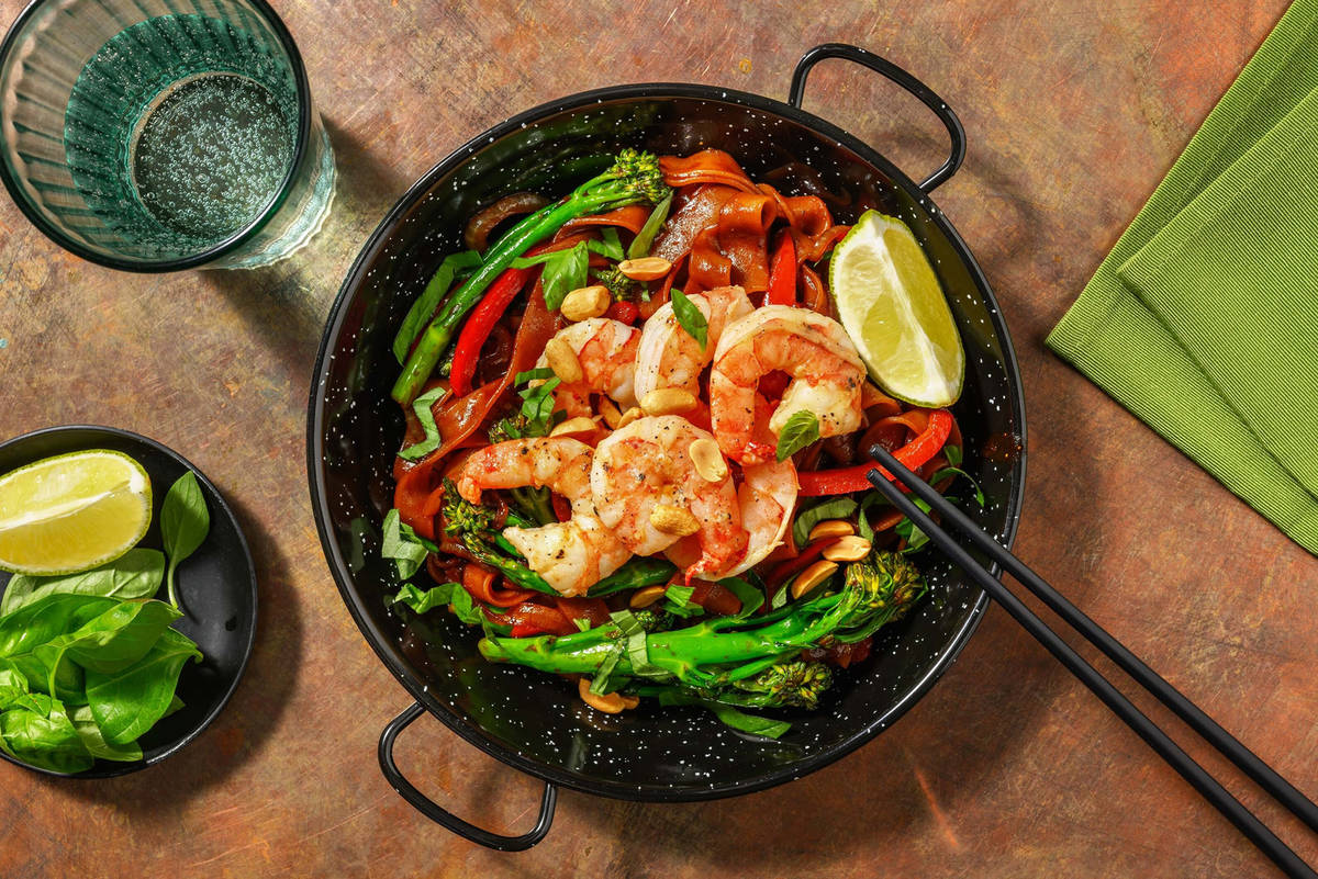 Grosses crevettes avec broccolini et nouilles au wok