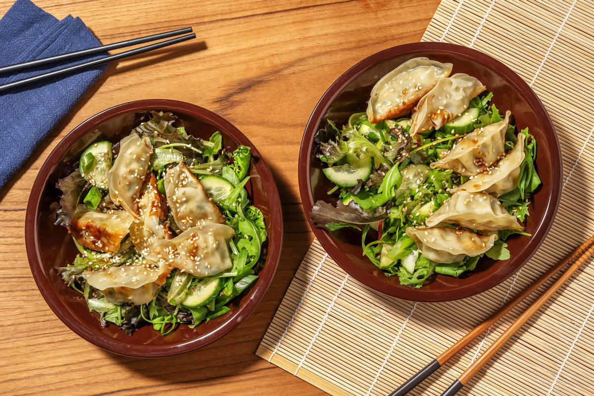 Salat med sprøde grøntsagsgyoza