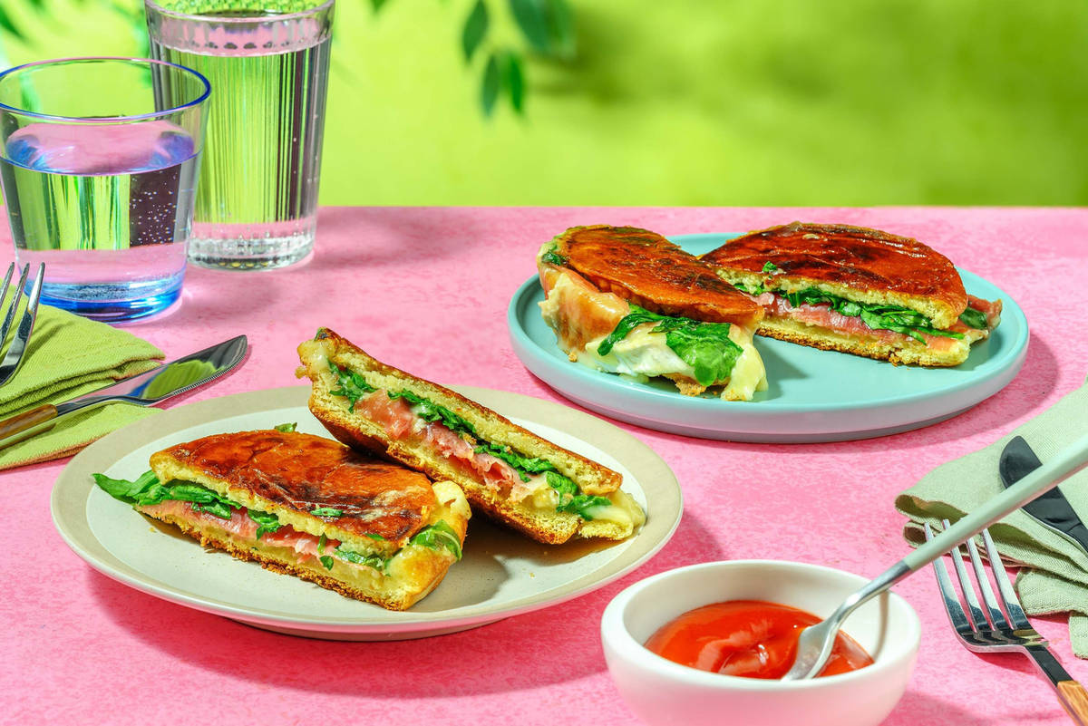 Luxe briochetosti met brie en serranoham