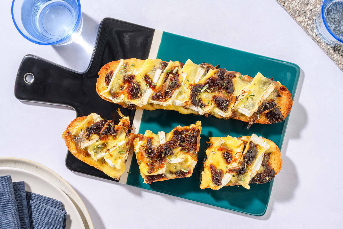 Camembert and Caramelised Onion Garlic Bread