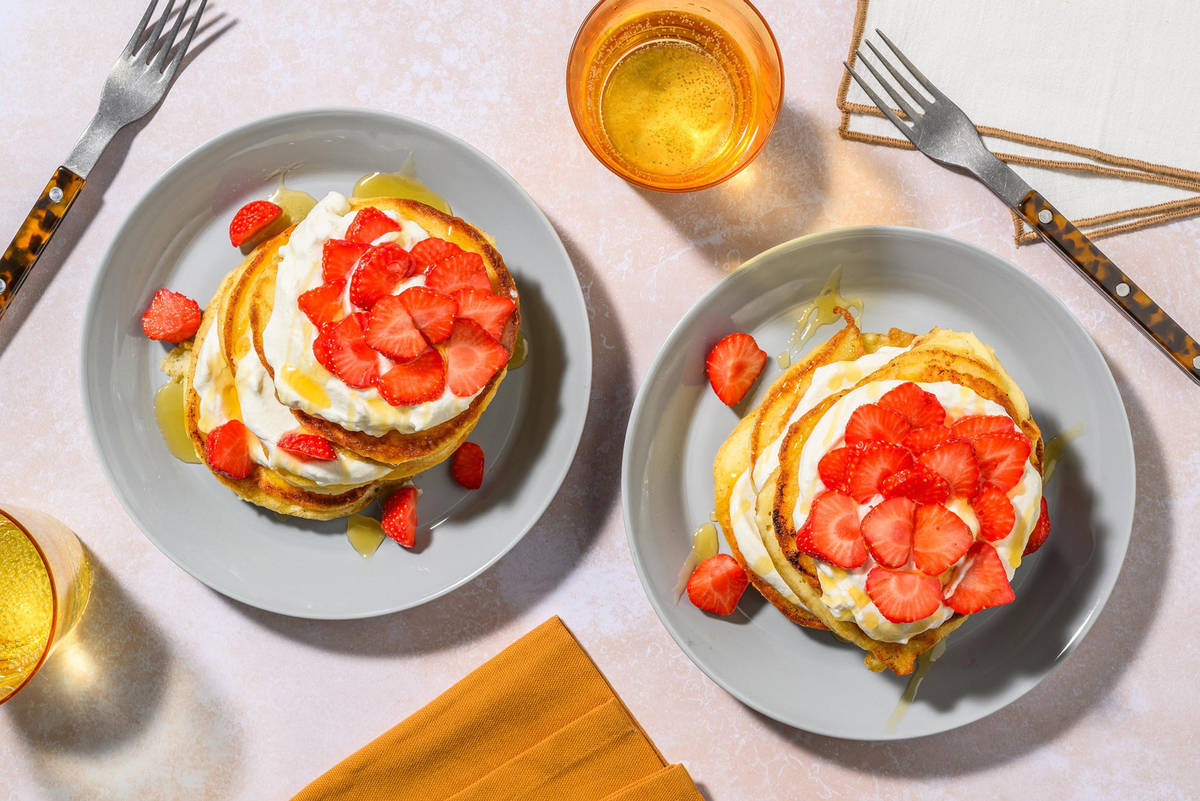 Amerikaanse stijl pancakes met aardbeien