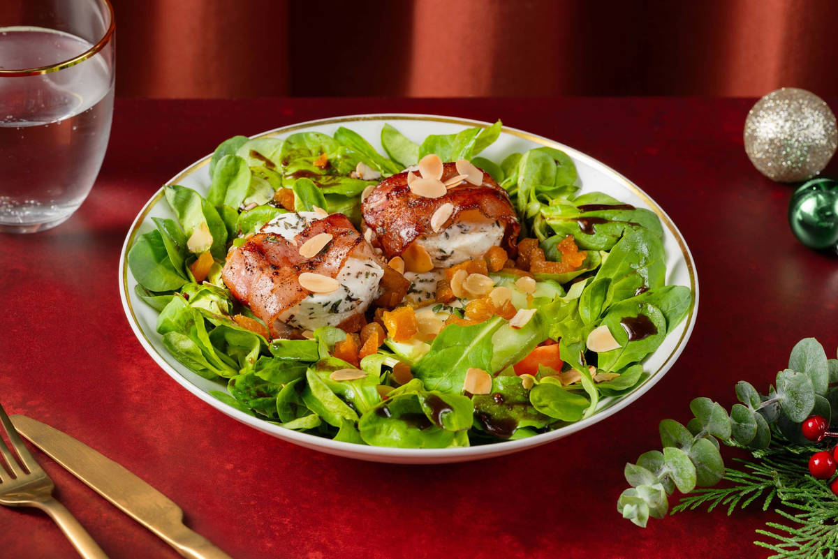 Ziegenkäse im Speckmantel auf Feldsalat