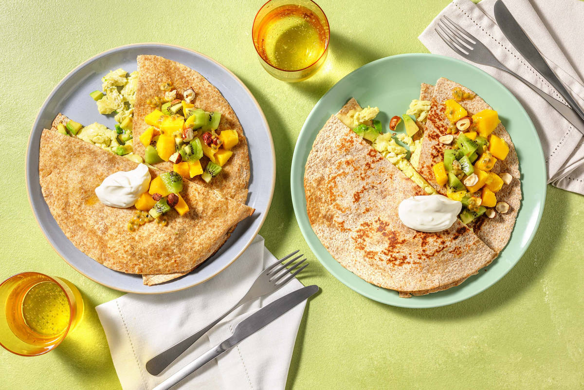 Quesadillas alle uova strapazzate e cheddar