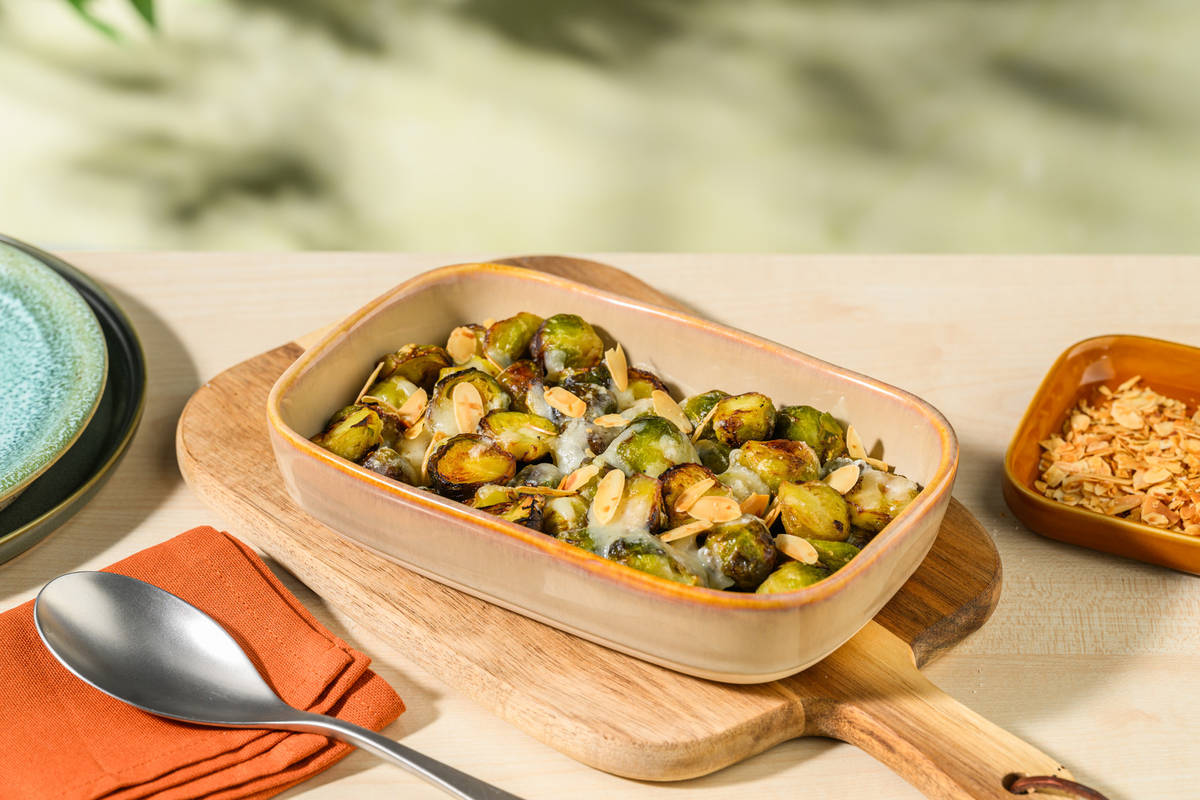 Gratinierter Rosenkohl mit Mandelblättchen