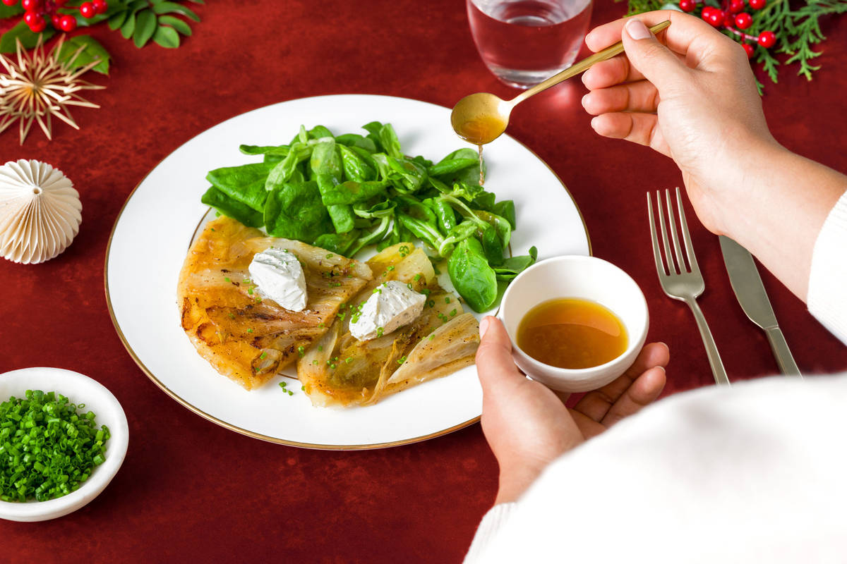 Tarte tatin d'endives & quenelles de fromage