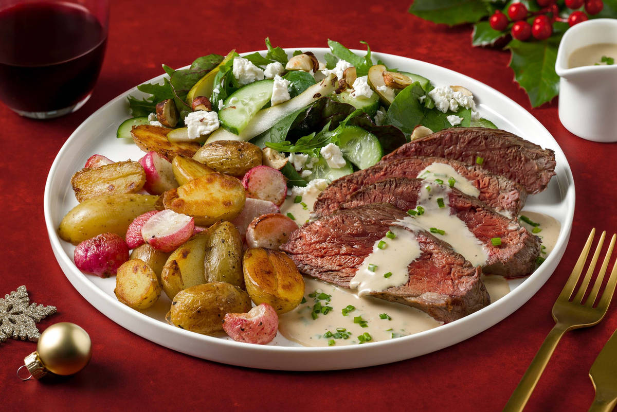 Hjortestek med geitost- og pæresalat