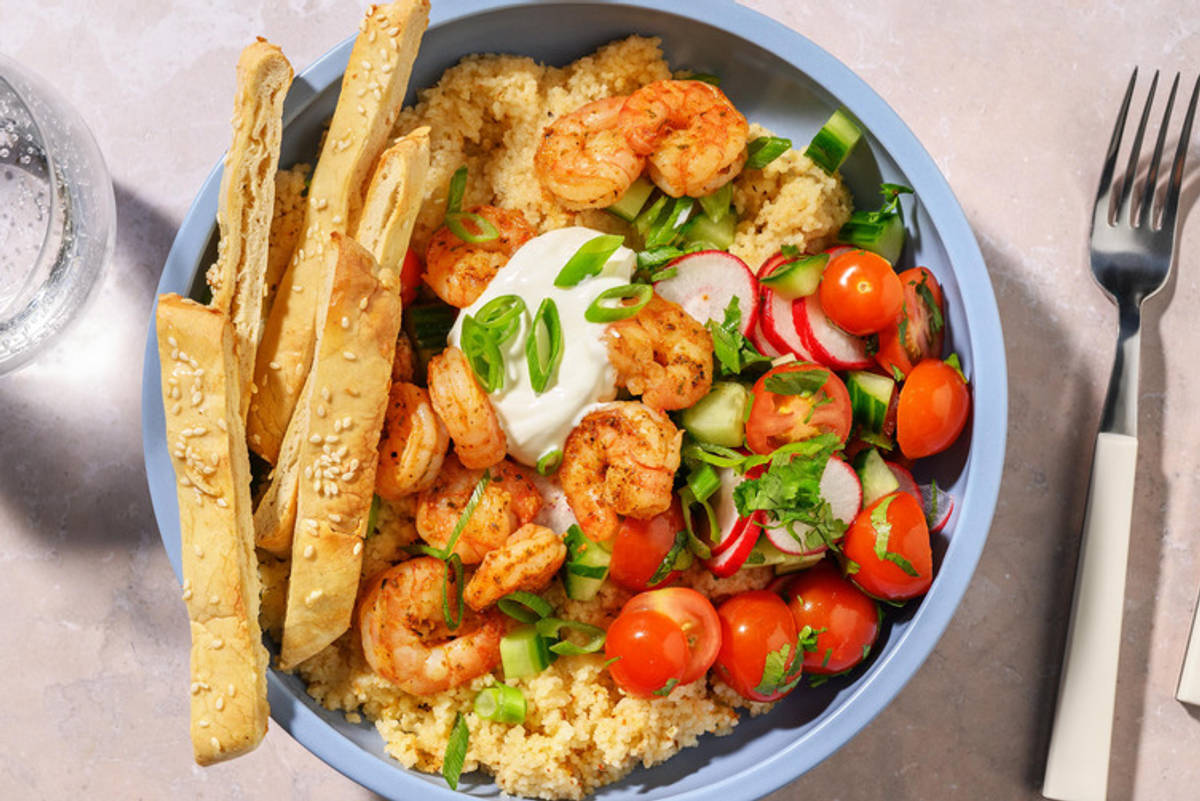 Medelhavskryddad fattoushsallad och räkor