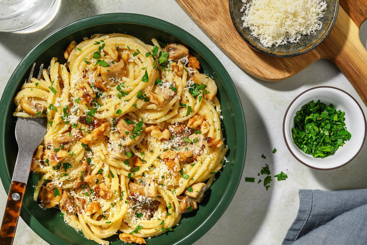 Spaghetti mit extra veganes Filet und Pilzrahm-Soße