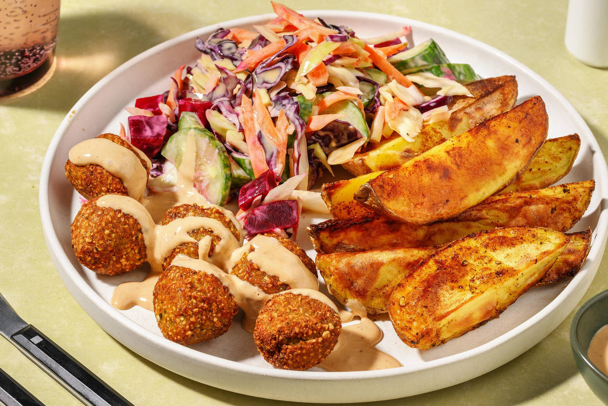 Fusion falafelbowl met chipotle-tahinsaus