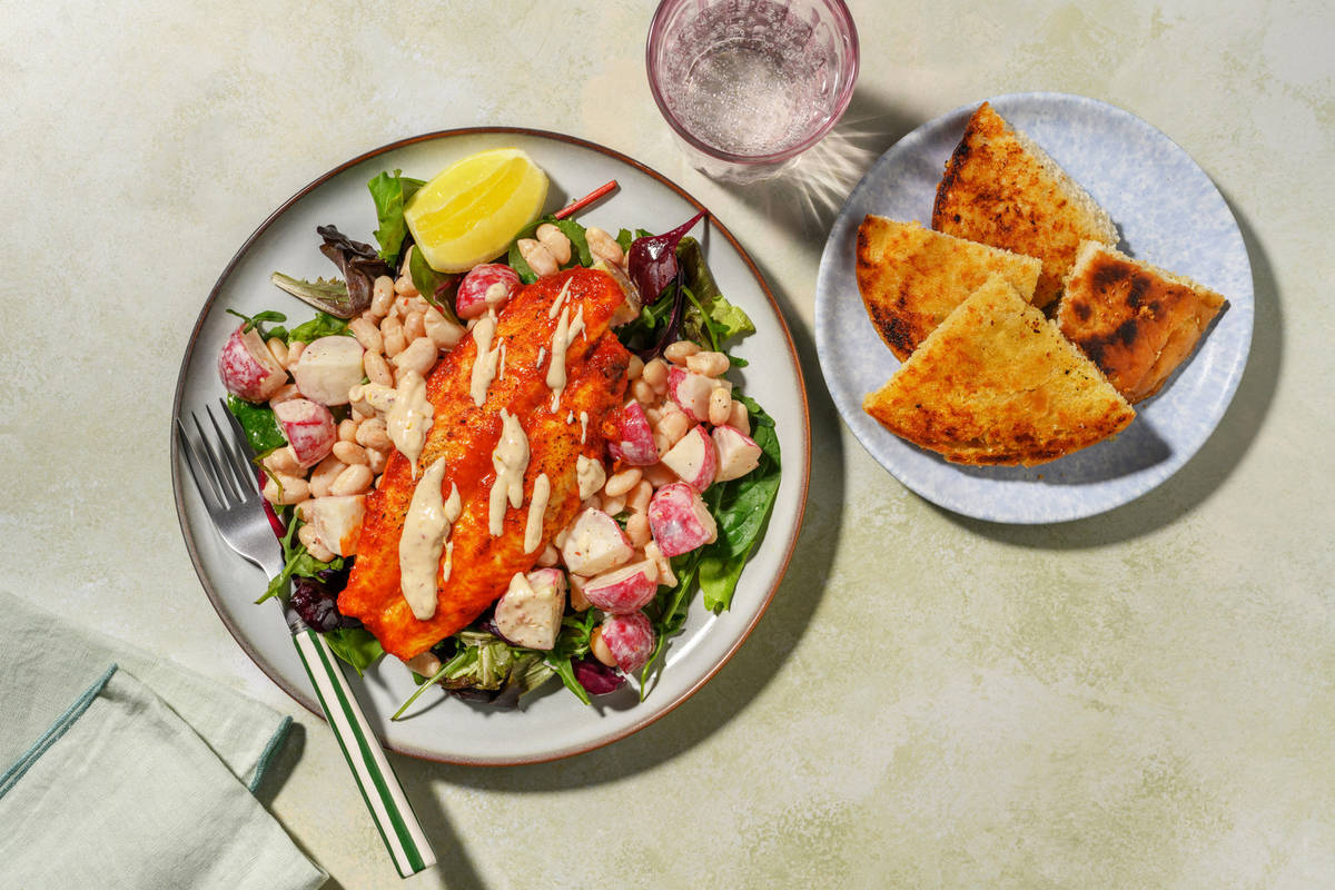 Harissa-Fischfilet auf weissem Bohnen-Salat