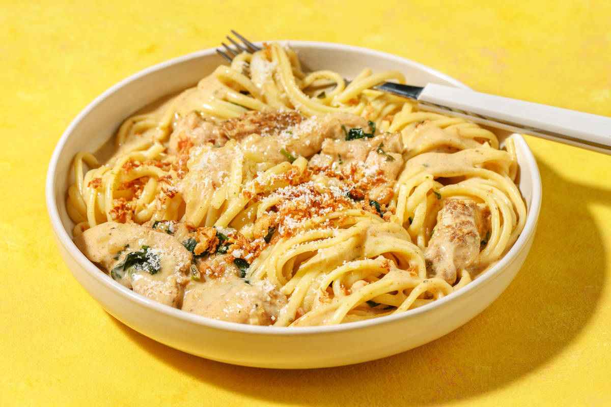 Snabb pasta Alfredo och kyckling