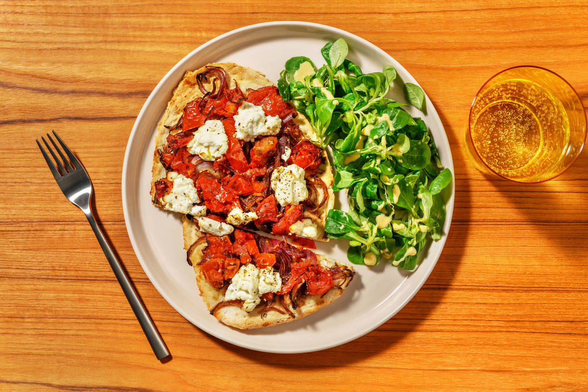 Pane naan goloso allo stracchino, salsiccia e cipolle