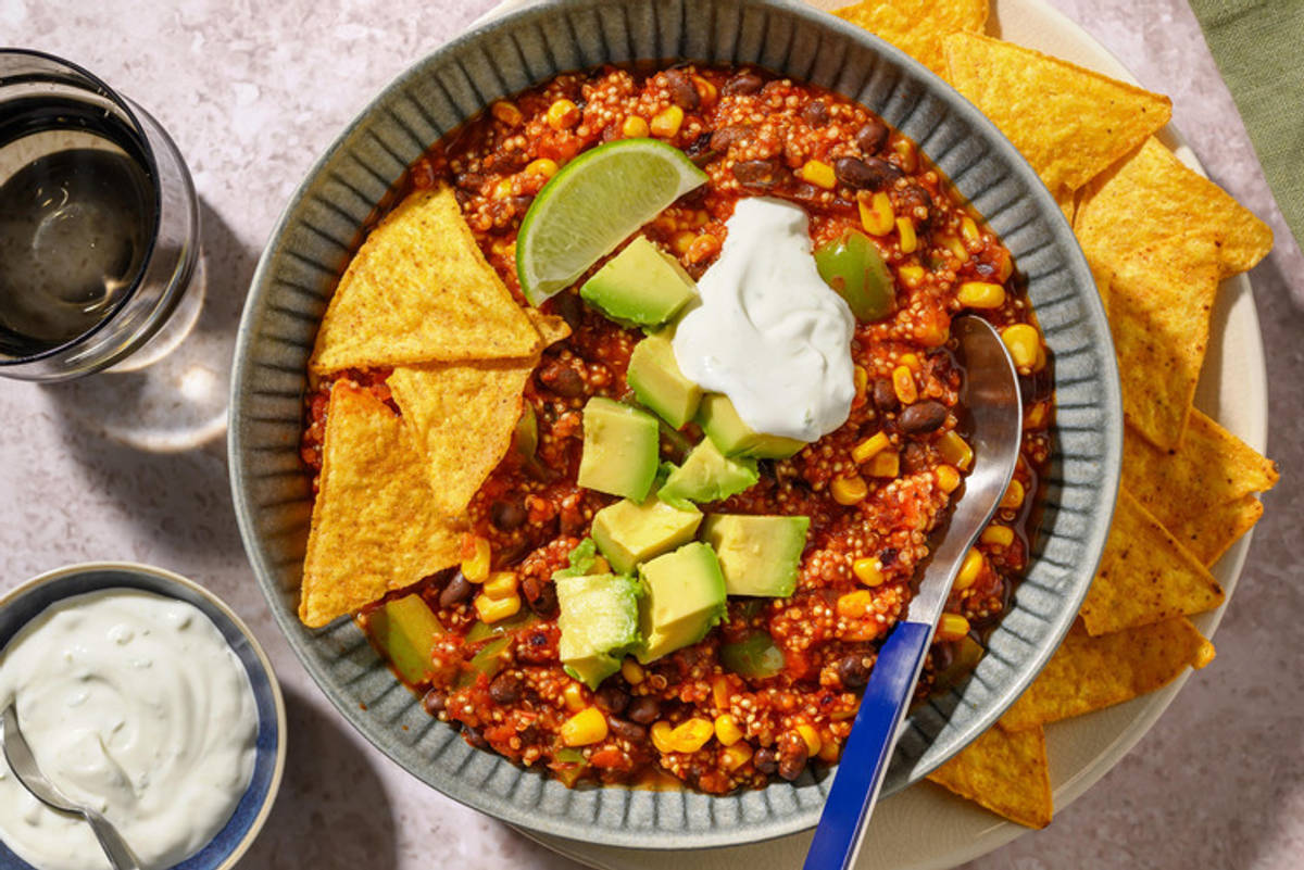 Mexikanische Quinoa Bowl mit Limettenjoghurt