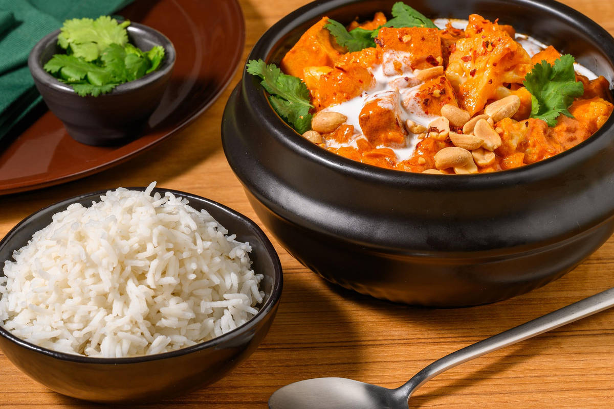 Curry al tofu, cavolfiore e mazzancolle