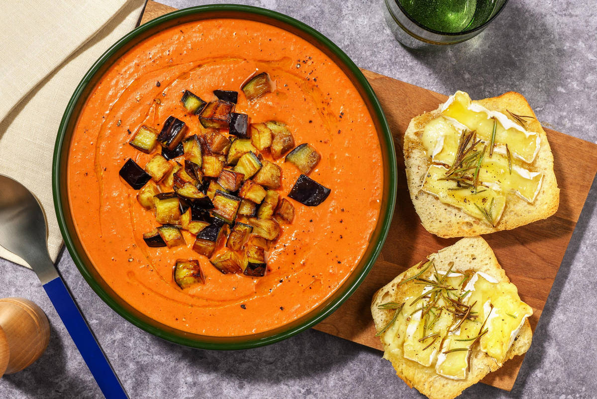 Soupe de ratatouille et ciabatta au camembert