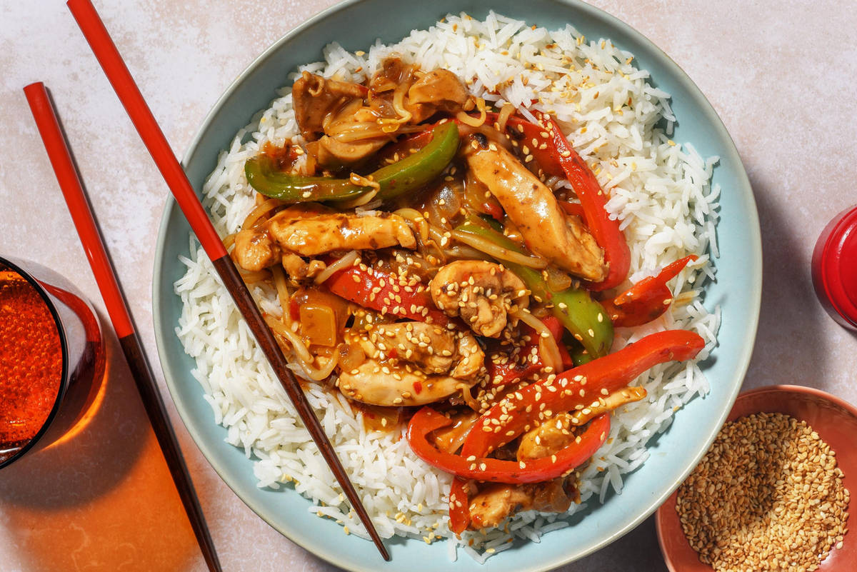 Kip en taugé in zwartebonensaus