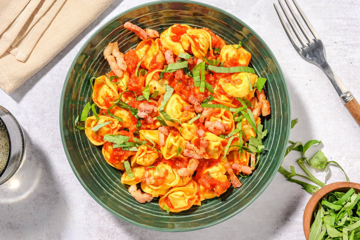 Rask bacon- og tortelloniarrabiata
