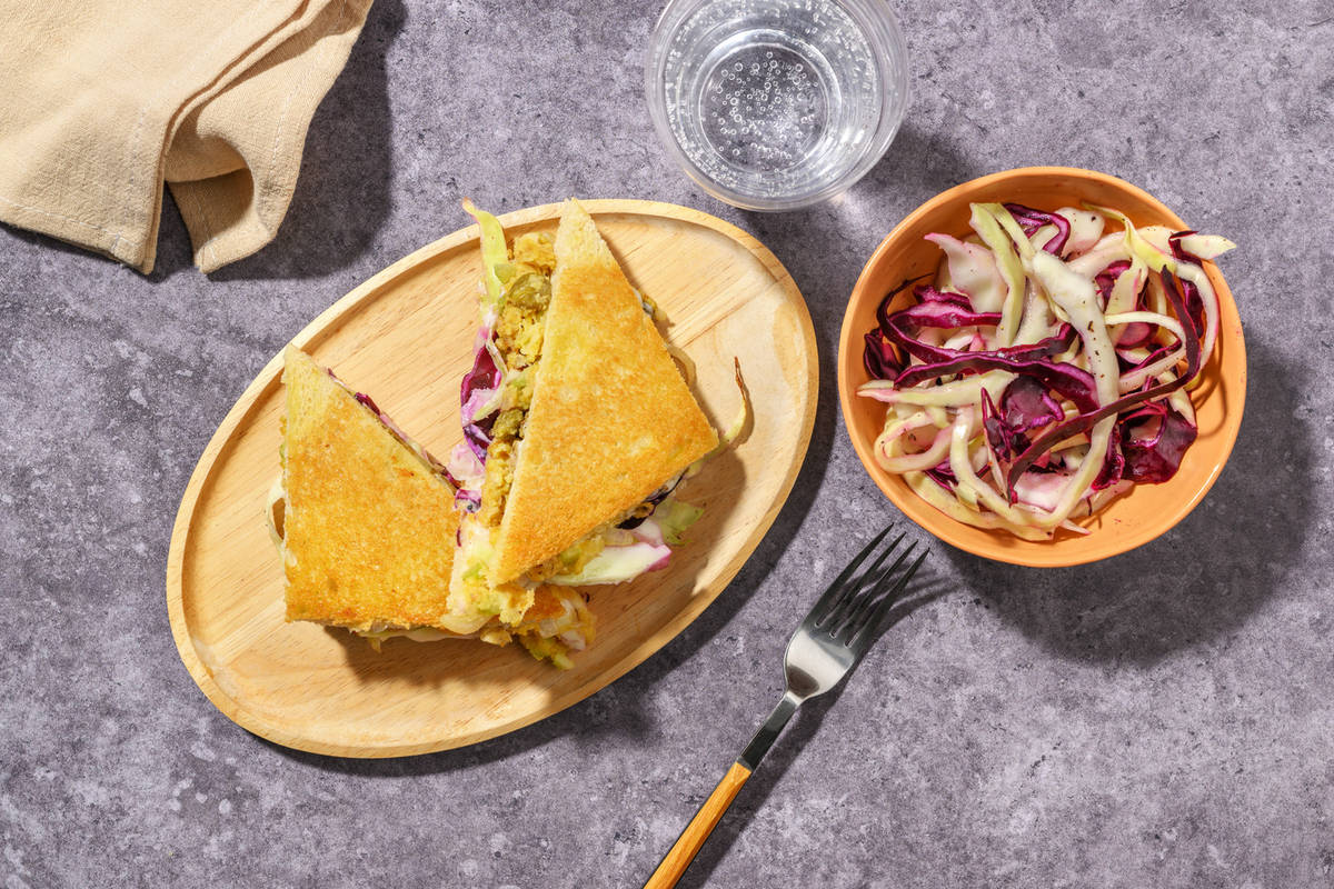 Tramezzini al caprino, pancetta e paté di ceci