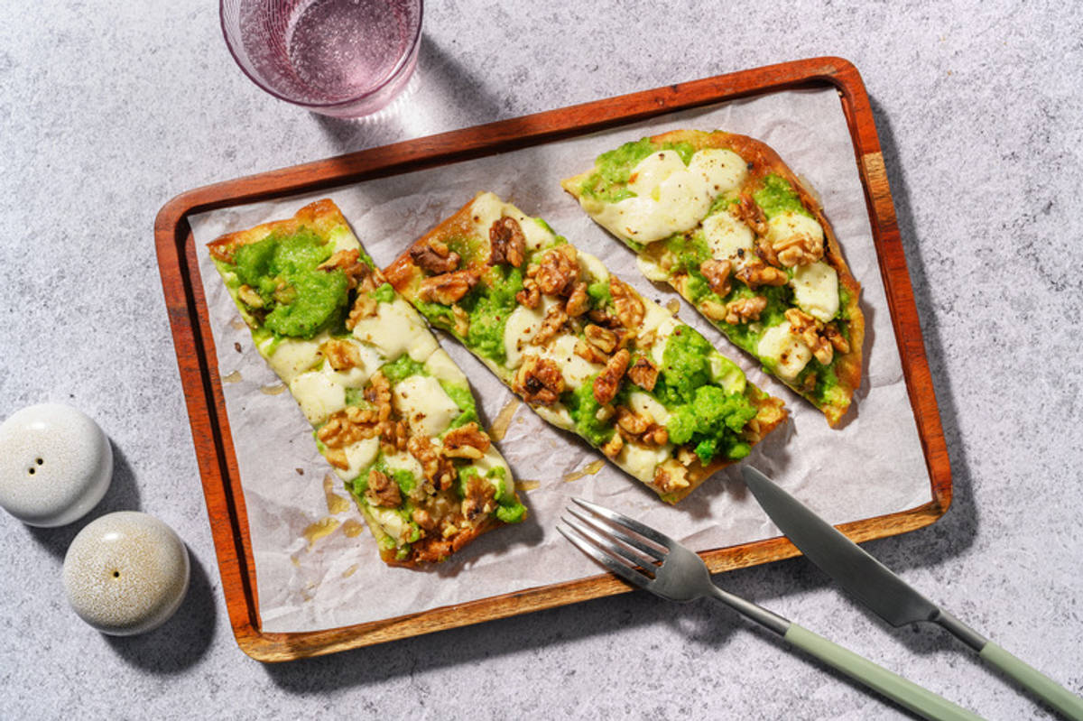 Pinsa al pesto di edamame e mozzarella senza lattosio