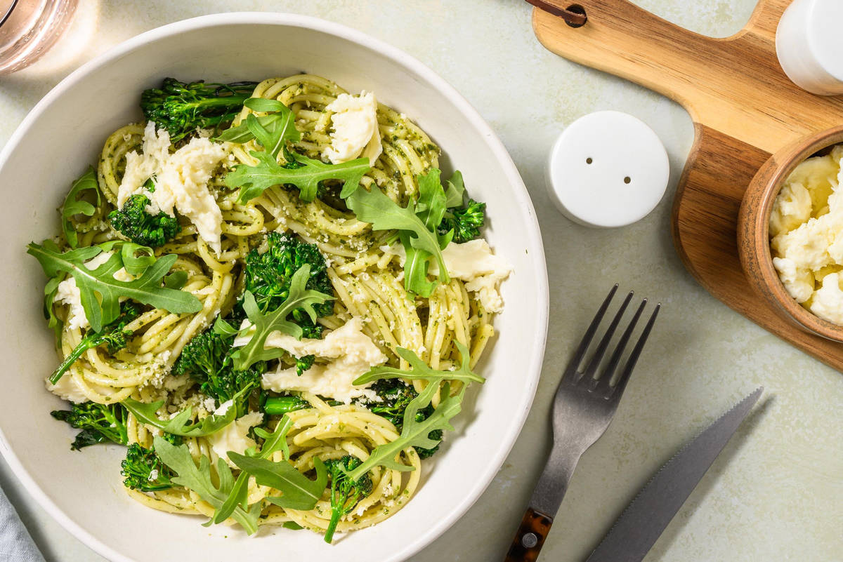 Spaghetti med hjemmelagd pesto og mozzarella
