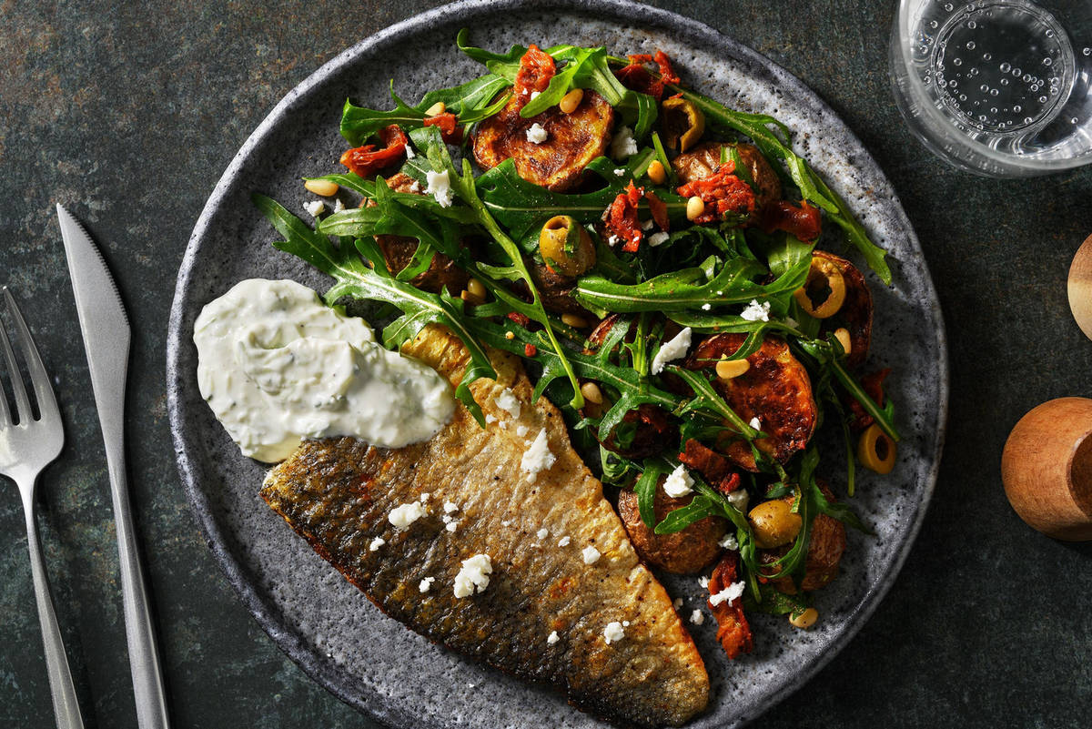 Pannstekt guldsparid och medelhavspotatis