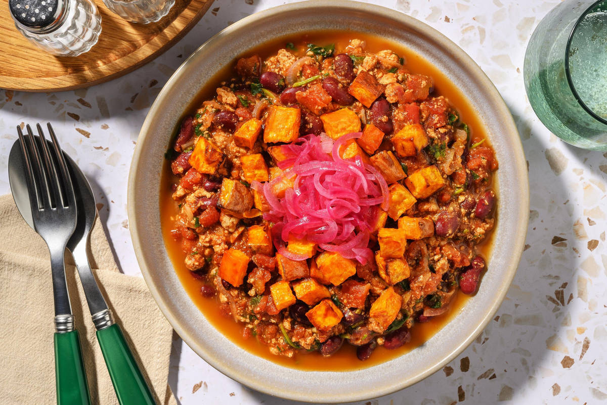 Veganes Chipotle Chili mit Tofu und pickled Onion
