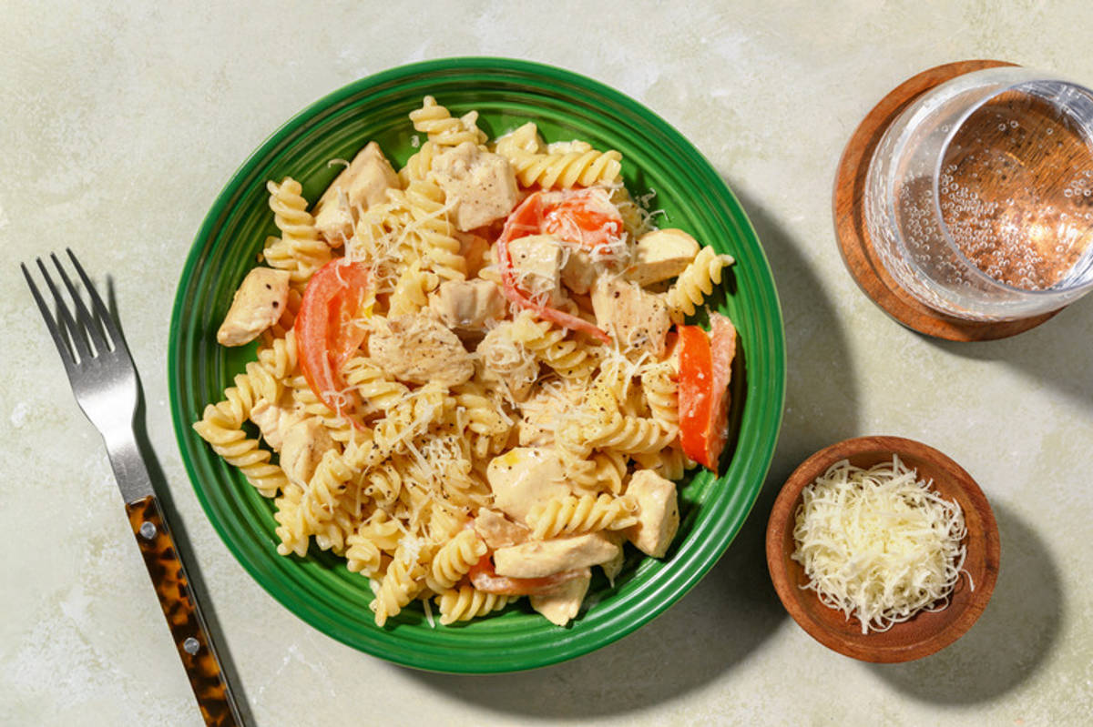 Easy Creamy Chicken, Bacon & Tomato Fusilli 