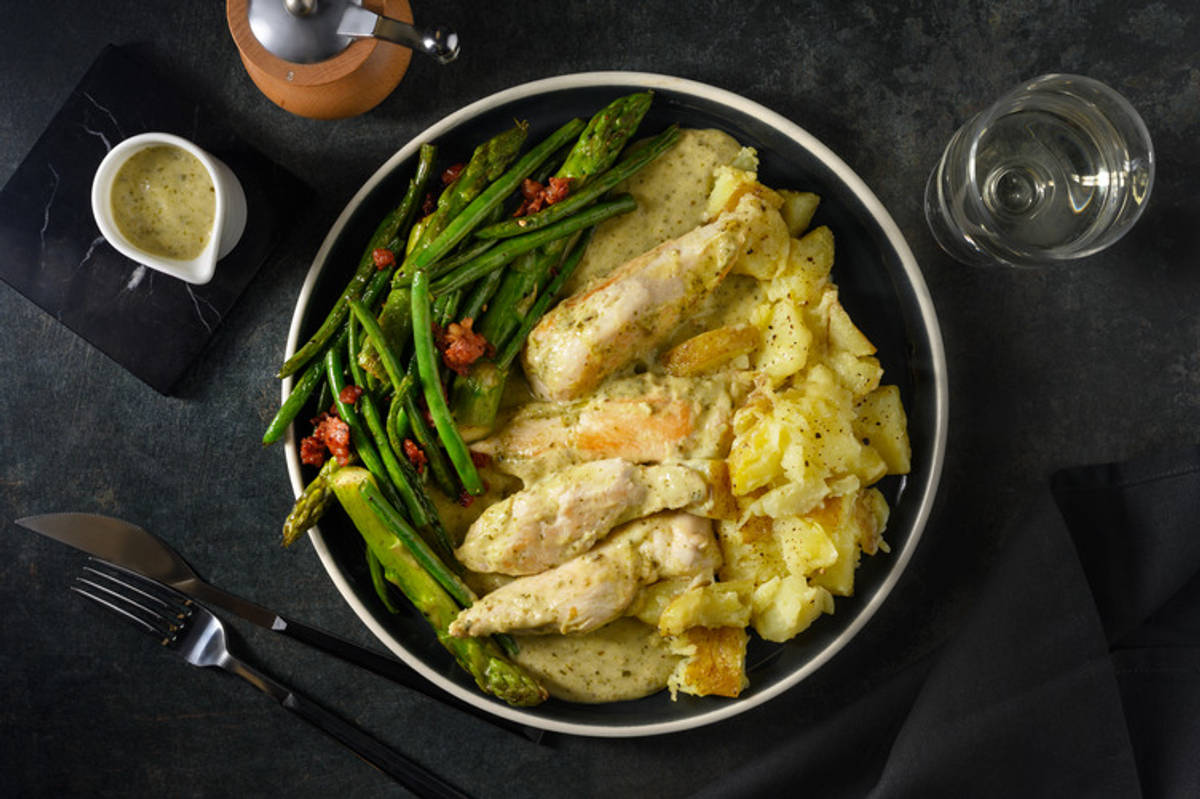 Italian-Style Chicken & Creamy Bacon Pesto Sauce