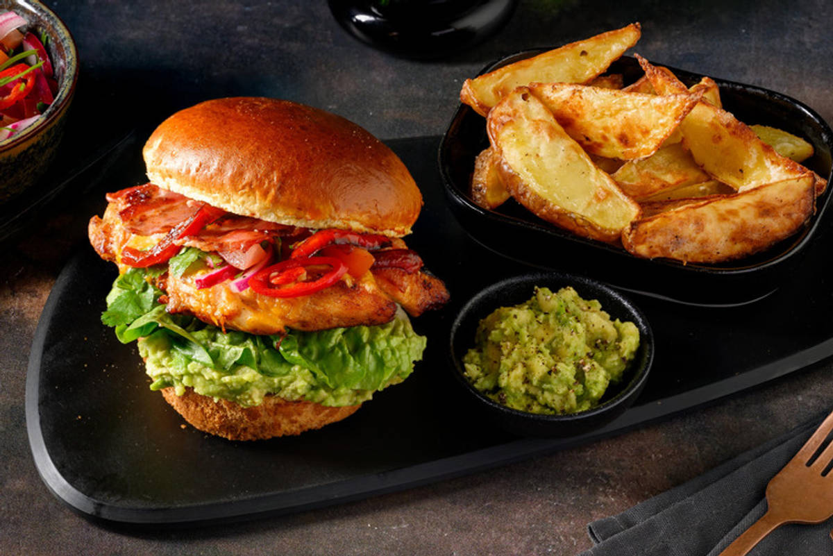 Meksikansk-inspirert bacon- og kyllingburger