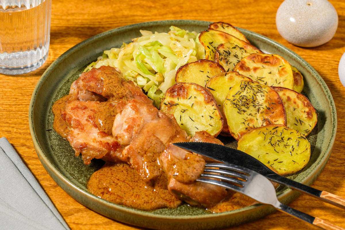 Paprikahühnchen: Creamy Paprika Chicken