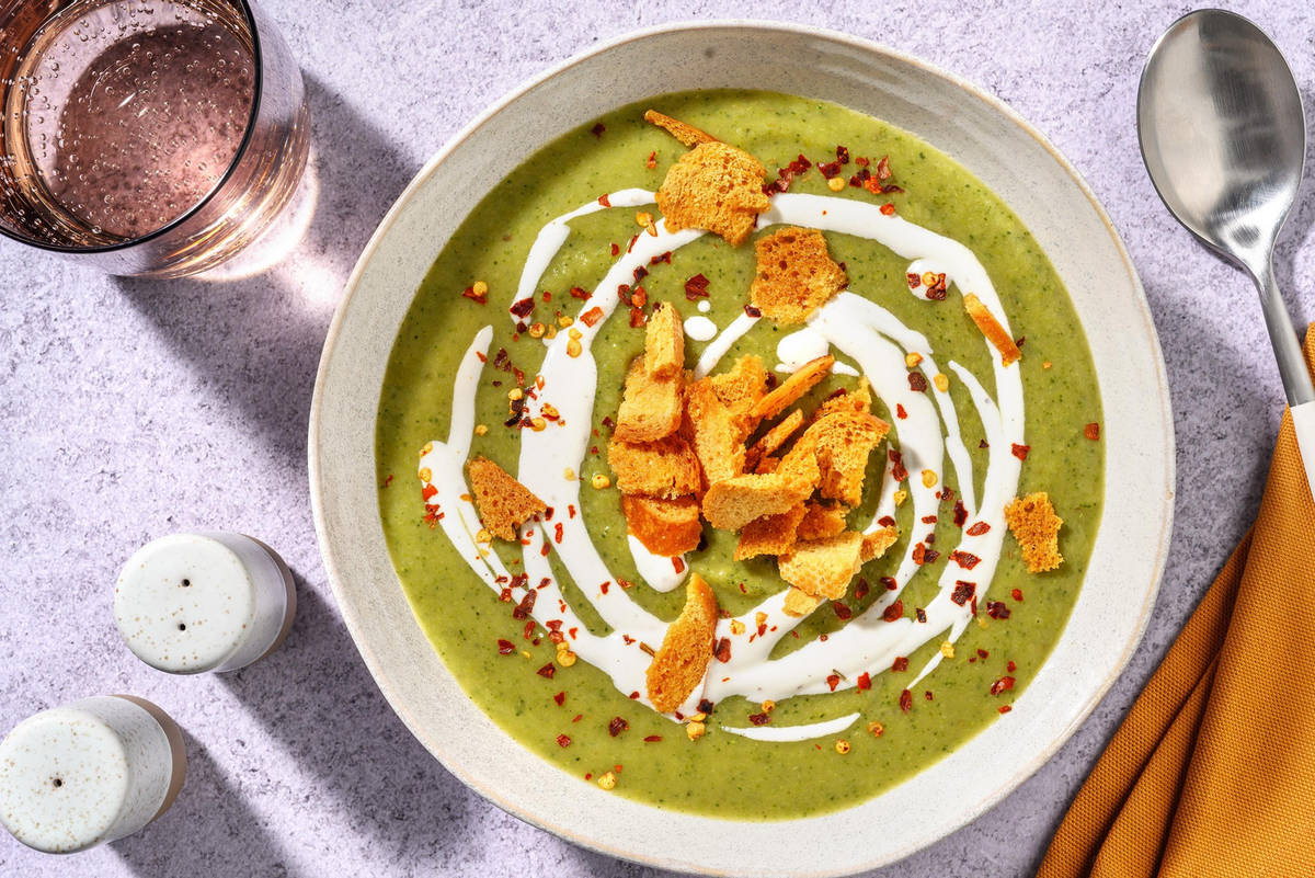 Vellutata di broccoli e crema al caprino