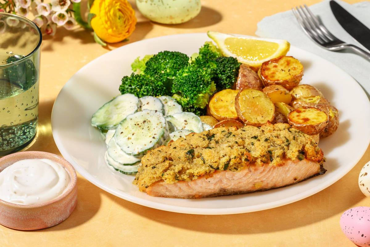 Feiner Lachs im Kräutermantel mit Brokkoli