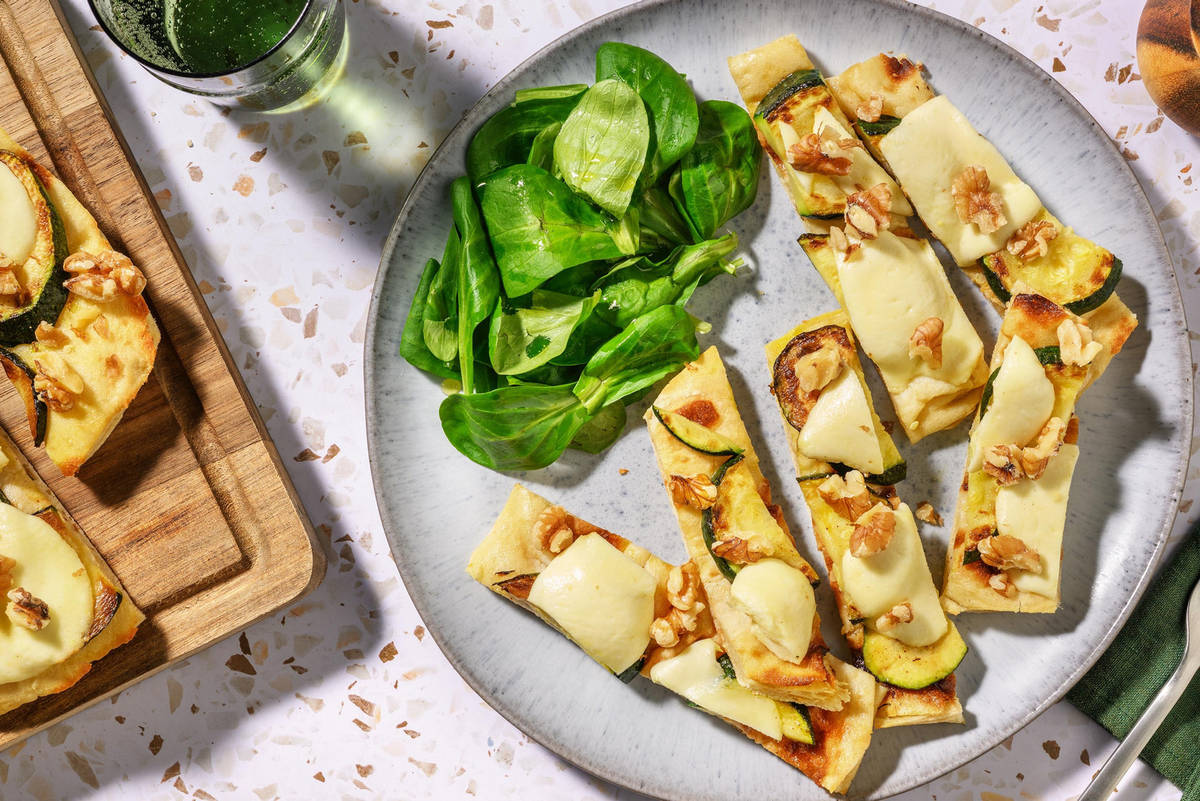 Pinsa filante alla mozzarella senza lattosio e zucchine