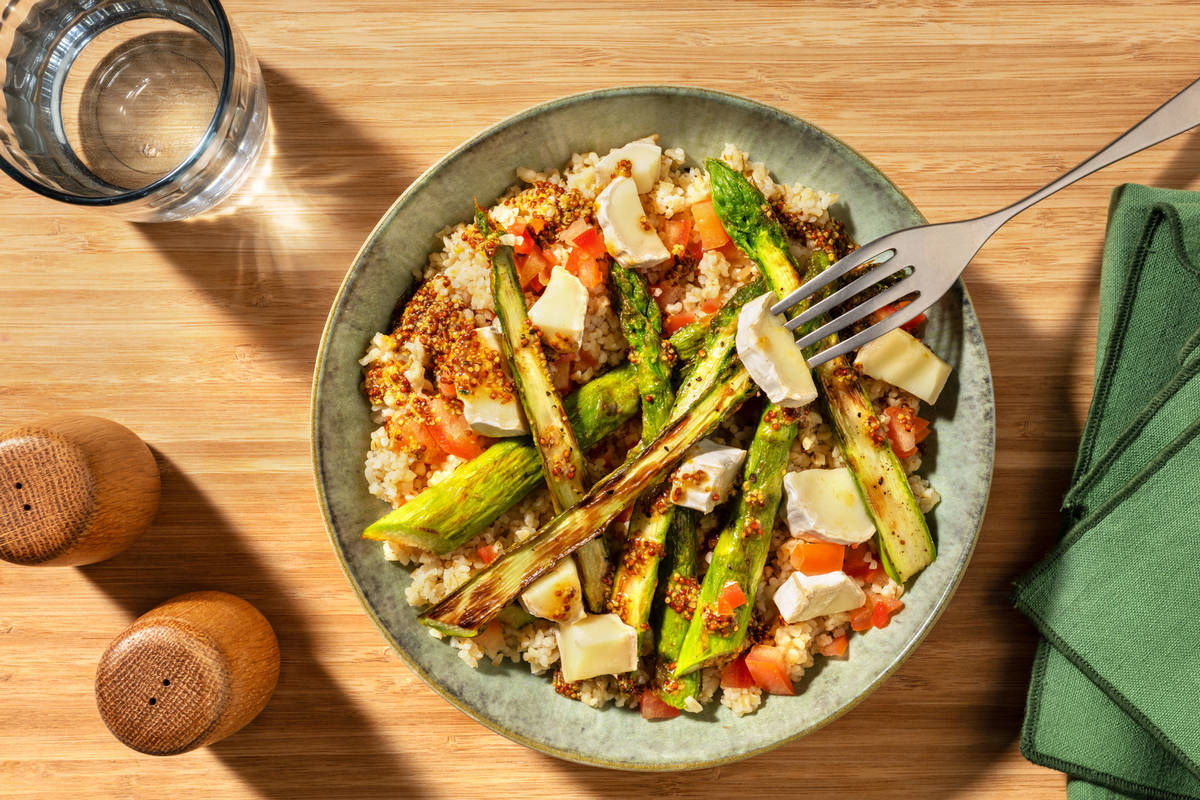 Bol de bulgur con espárragos y queso de cabra