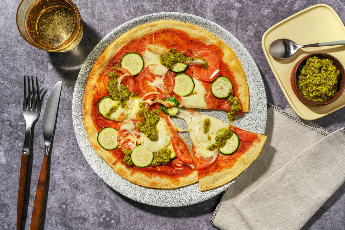 Pizza de calabacín y mozzarella italiana con langostinos