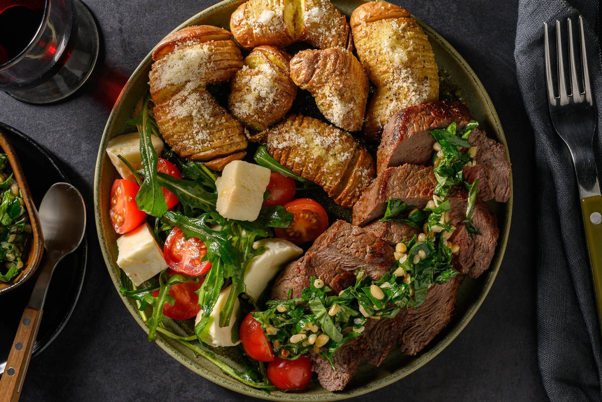 Rumpstek och aromatisk salsa verde