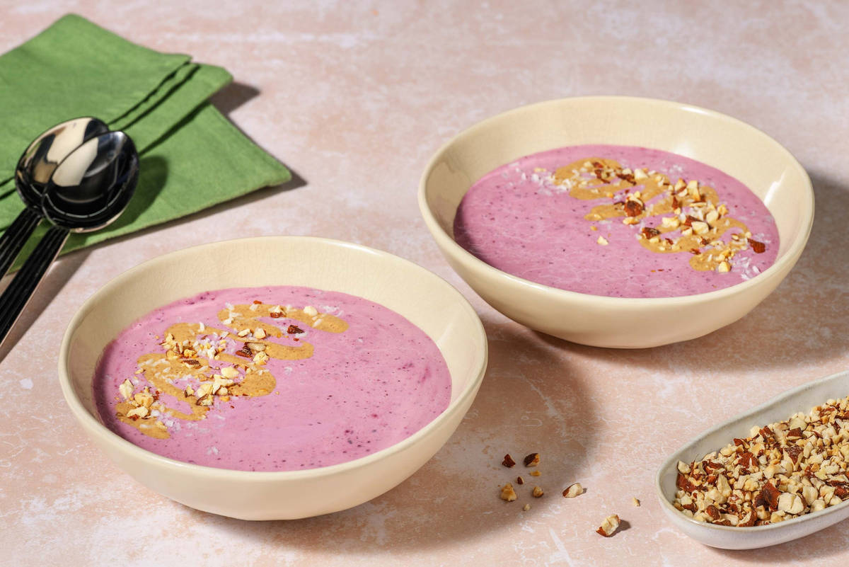 Smoothiebowl på blåbär och mango