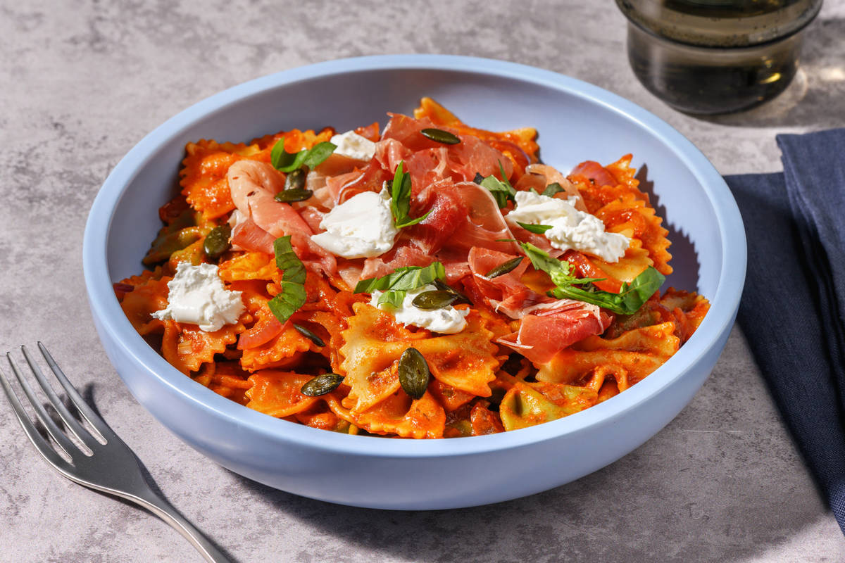 Pasta caprese met serranoham