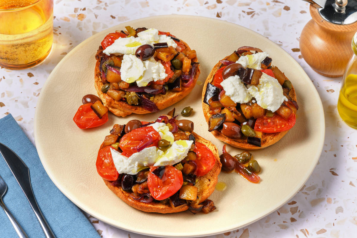 Sapori del Sud - frisella alla caponata e ricotta