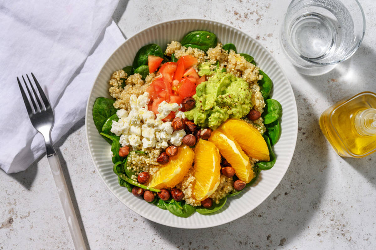 La Valenciana: ensalada de quinoa con vinagreta y salmón