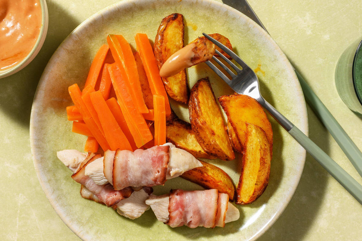 Speck-Poulet-Sticks mit Kartoffelspalten
