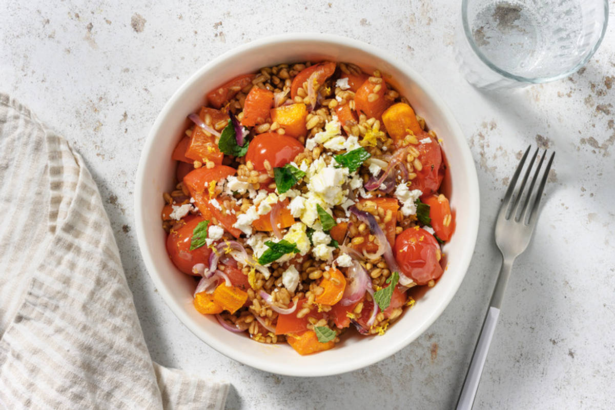 Bulgur tibio con ternera, queso griego y zanahoria asada