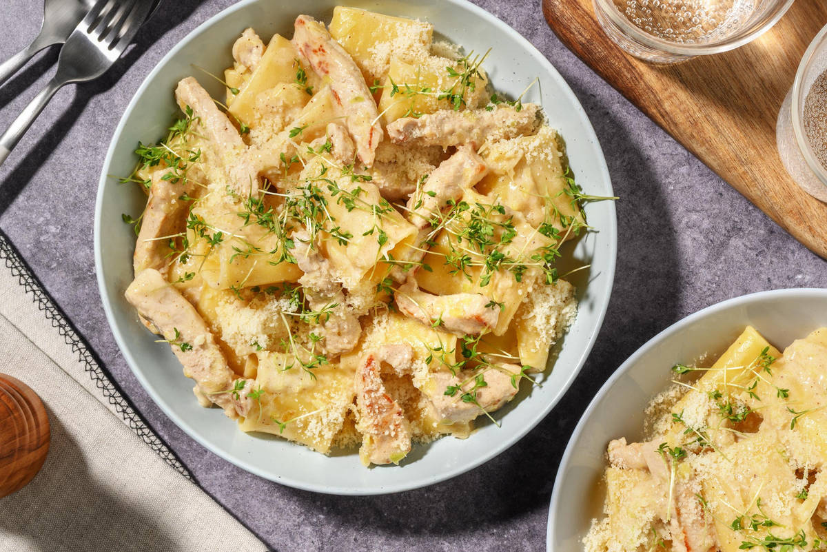 Cremige Paccheri Pasta mit Bio-Schweinestreifen