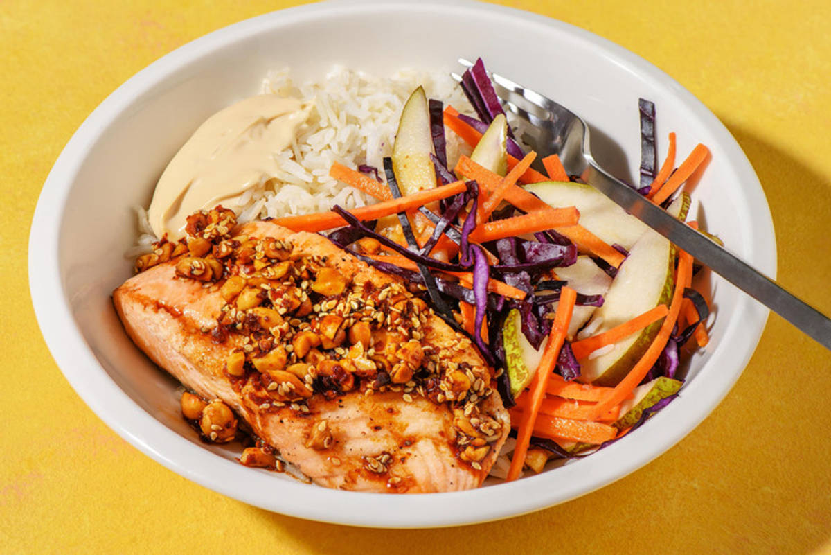 Asiatisk lax med jordnötter, sesam och chili