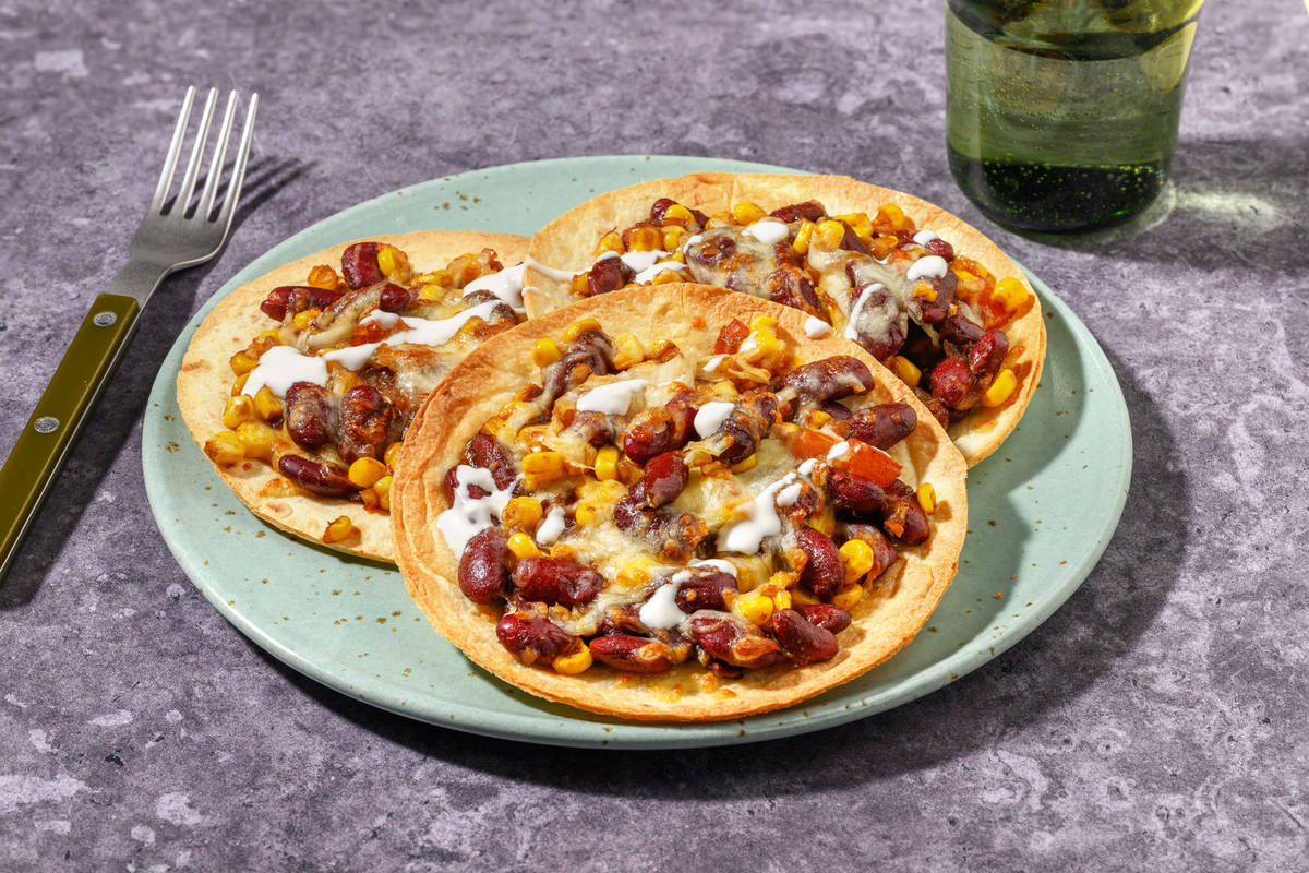 Mini tacos filanti di fagioli e formaggio affumicato