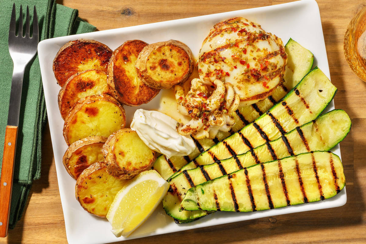 Barbecue in spiaggia - seppia arrostita al limone