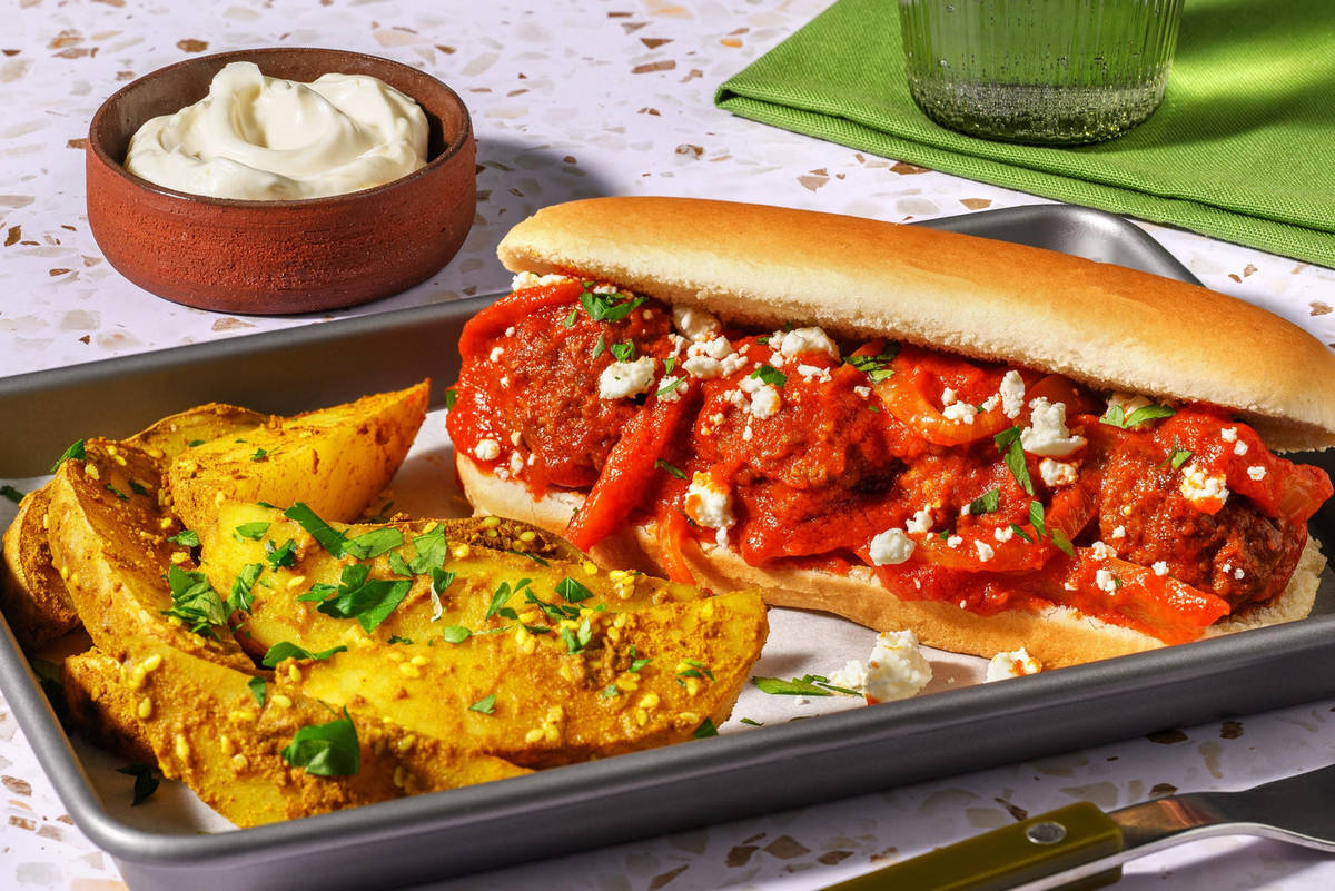 Sandwich aux boulettes de viande et fromage à la grecque