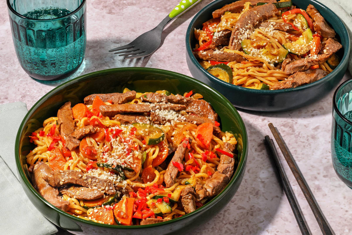 Noedels met biefstukreepjes in zoete Aziatische saus